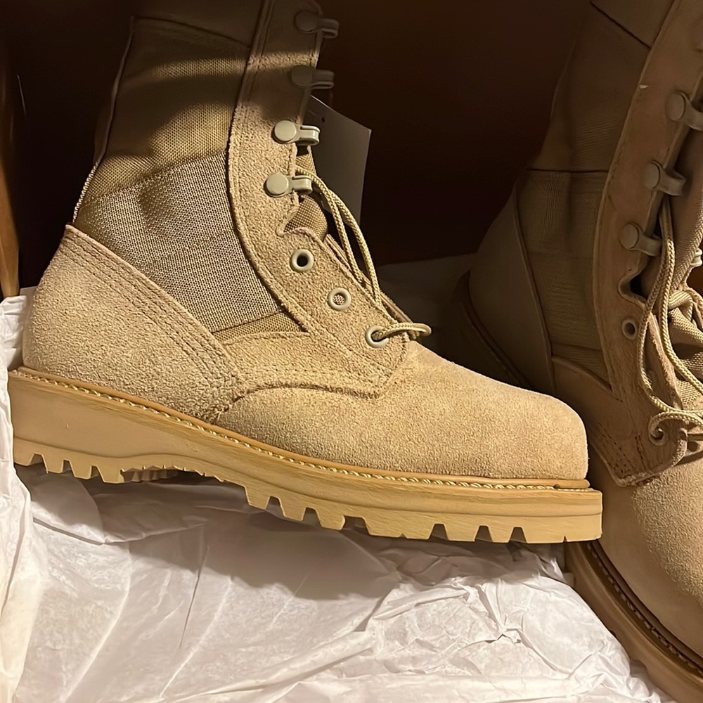 Army Steel toe boots, tan, new never worn, women size 4
